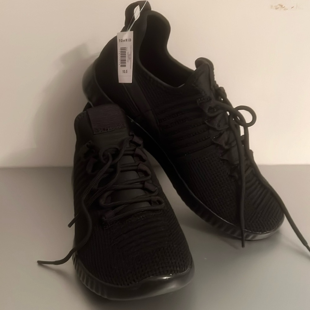 Torrid black sneaker 10.5